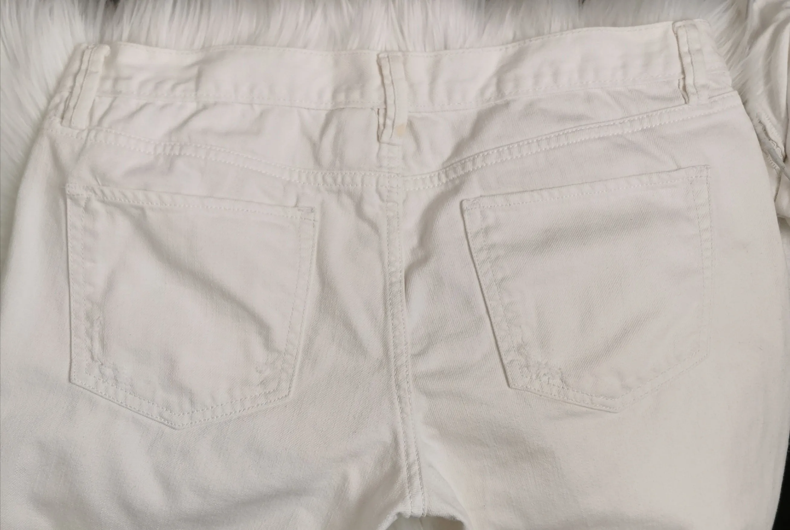 WOMENS SIZE 12 - OLD Navy, White Shorts VGUC B5