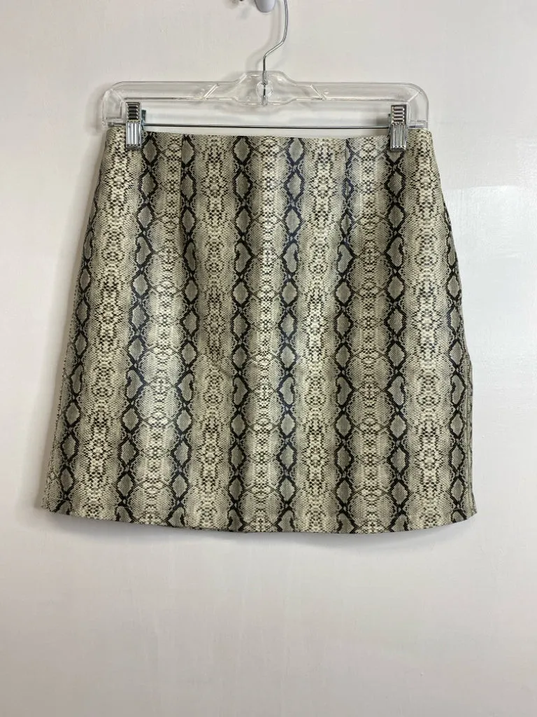 Womens Size Med Misses Gray Altar'd State Skirt